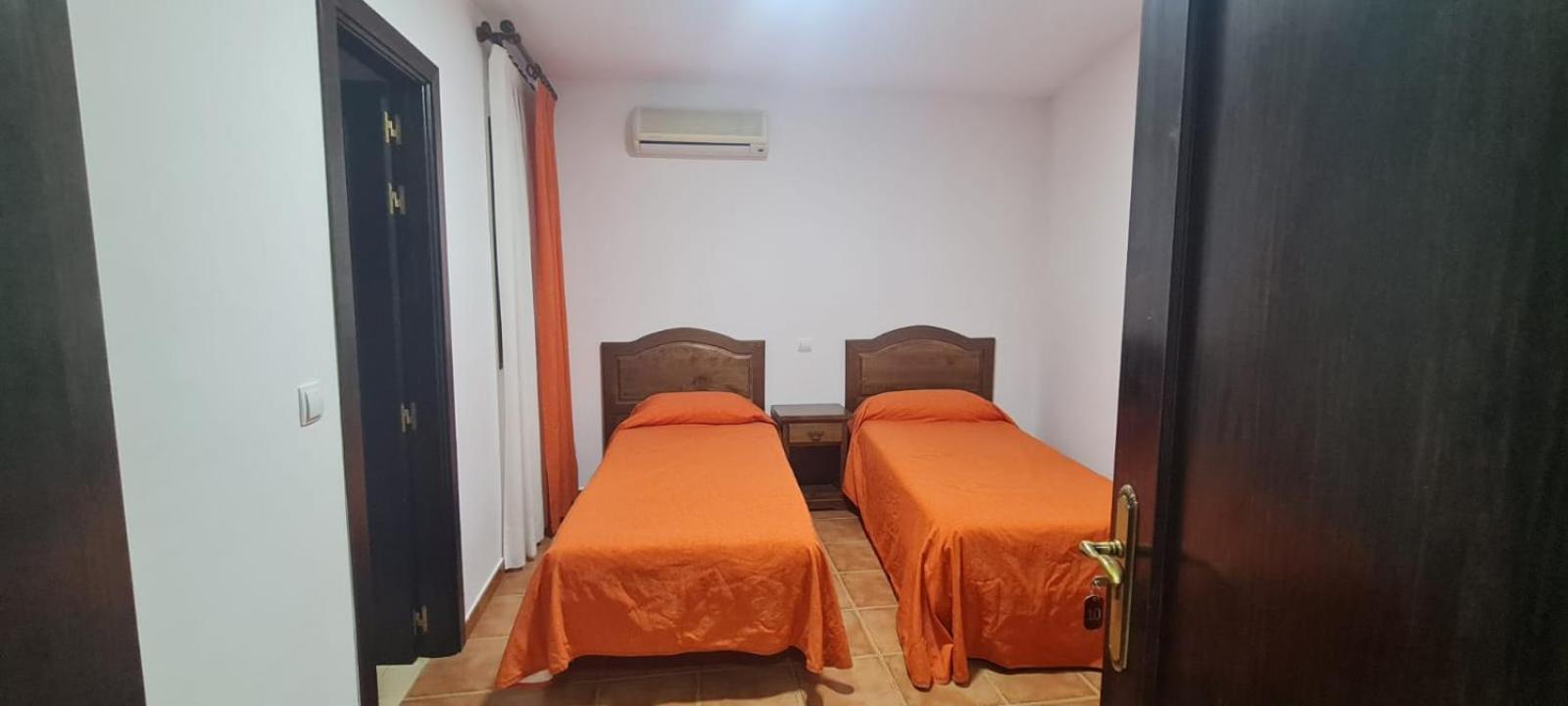 Hostal La Roda Villaluenga Экстерьер фото